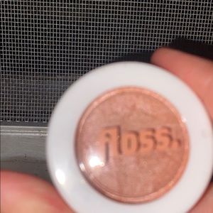 Floss eyeshadow